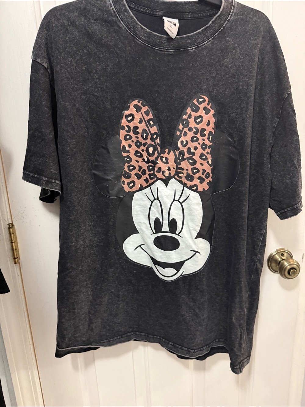 Women’s Minnie Mouse Graphic Tee - Black with Pink Leopard Bow